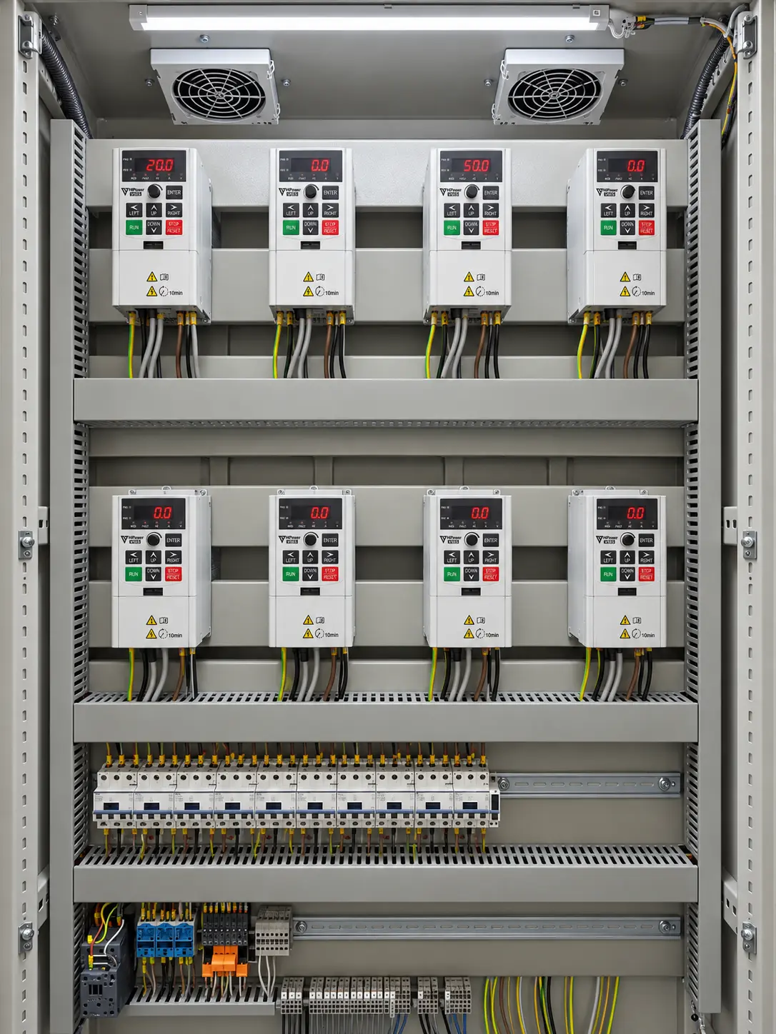 تابلو درایوهای HiPower VSES در شرکت ویرا صنعت الکترونیک سورین